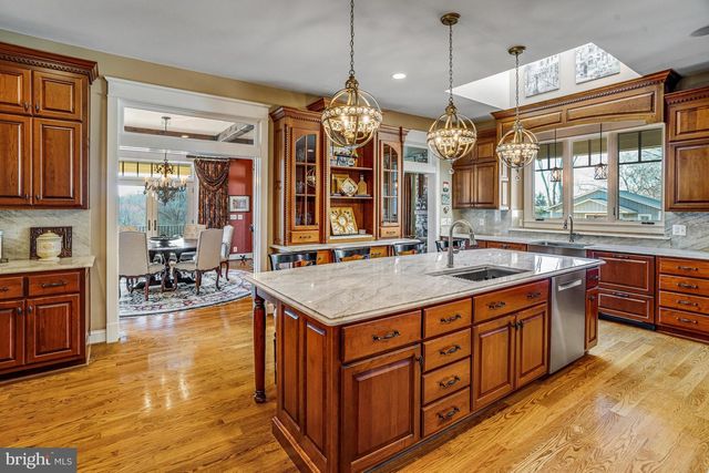 1017 WINDSWEPT DR, Great Falls, VA 22066