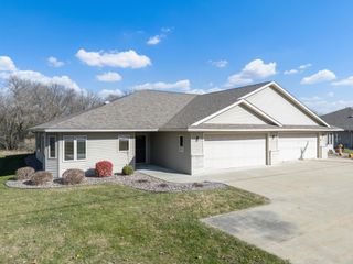 2327 Pinewood Road SE, Rochester, MN 55904