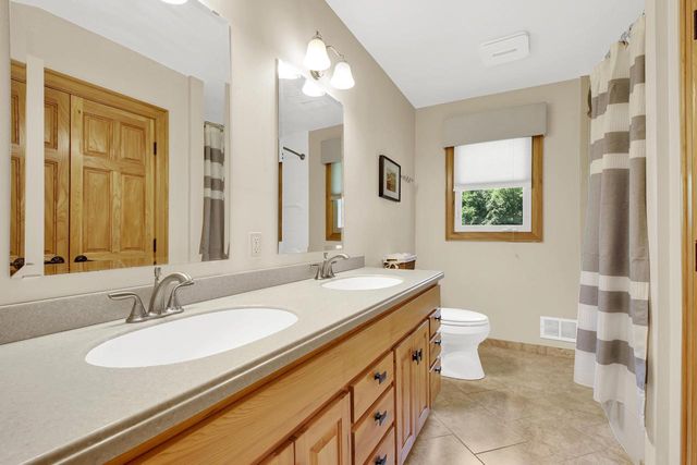 14965 W North AVENUE, Brookfield, WI 53005