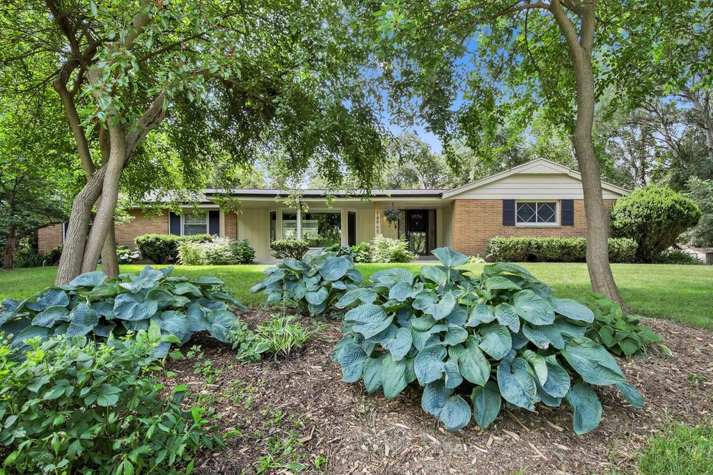14965 W North AVENUE, Brookfield, WI 53005