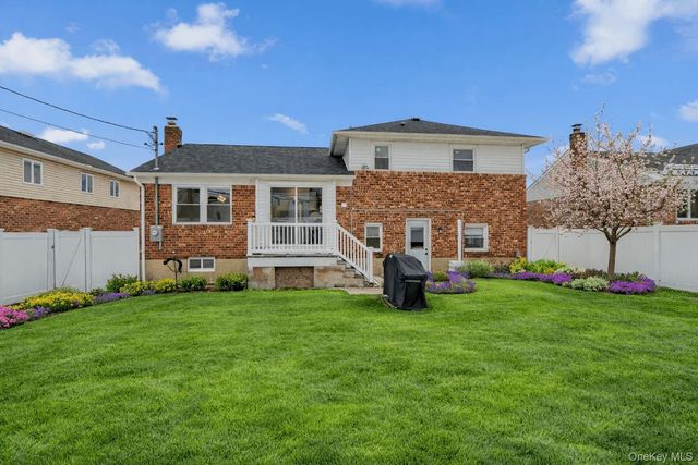 36 Stauber Drive, Plainview, NY 11803