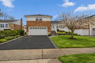 36 Stauber Drive, Plainview, NY 11803