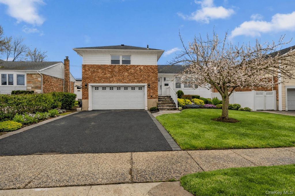 36 Stauber Drive, Plainview, NY 11803