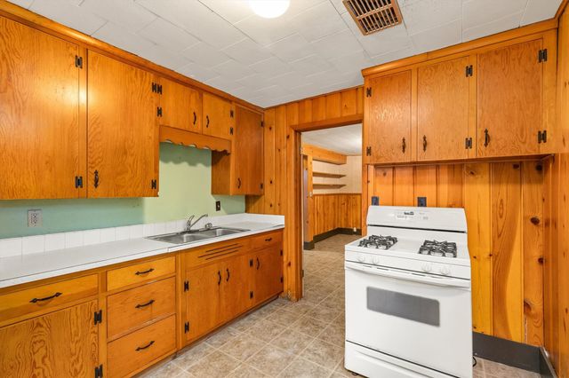 2619 Meadow Glen Road, Ames, IA 50014
