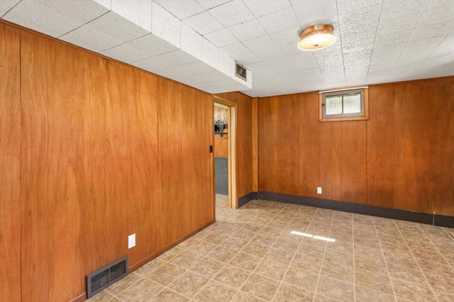 2619 Meadow Glen Road, Ames, IA 50014