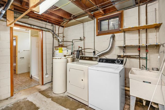 2619 Meadow Glen Road, Ames, IA 50014