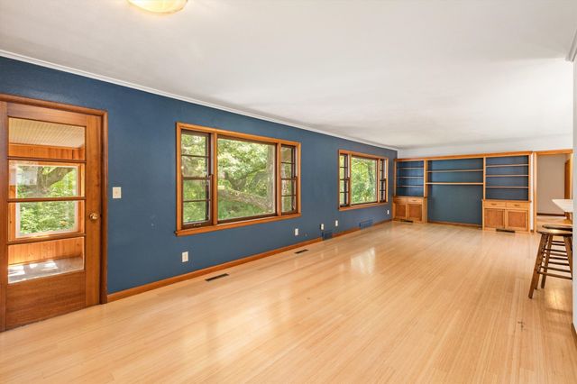 2619 Meadow Glen Road, Ames, IA 50014
