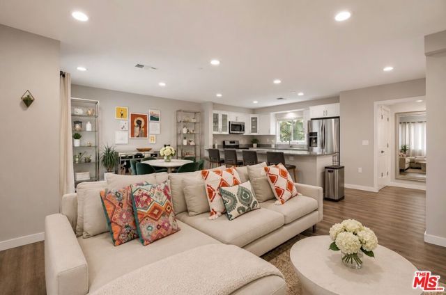 14321 Irma Way, Van Nuys (los Angeles), CA 91405