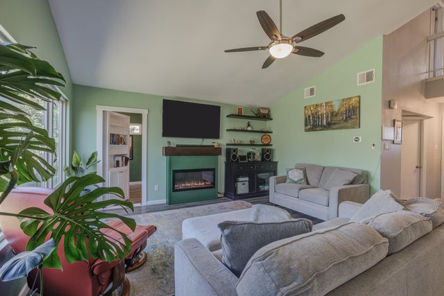 12004 Swearingen DR, Austin, TX 78758