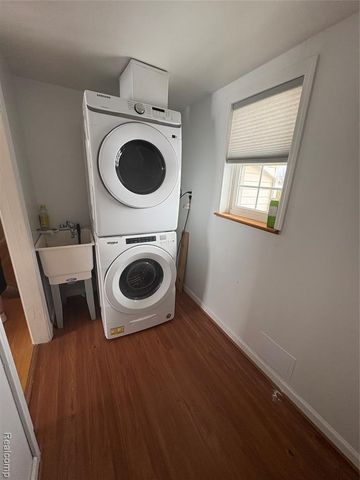 860 Eagle Heights Drive, South Lyon, MI 48178