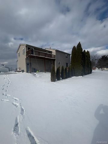 860 Eagle Heights Drive, South Lyon, MI 48178