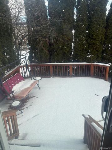 860 Eagle Heights Drive, South Lyon, MI 48178