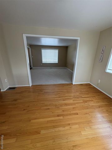 860 Eagle Heights Drive, South Lyon, MI 48178