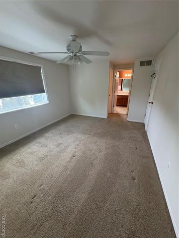 860 Eagle Heights Drive, South Lyon, MI 48178