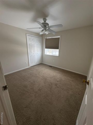 860 Eagle Heights Drive, South Lyon, MI 48178