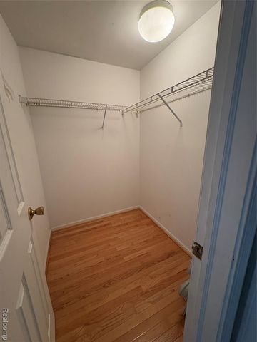 860 Eagle Heights Drive, South Lyon, MI 48178