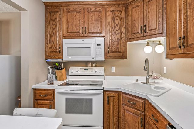 1800 Riverwood Drive 219, Burnsville, MN 55337
