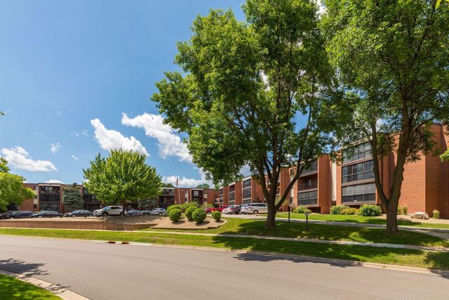 1800 Riverwood Drive 219, Burnsville, MN 55337