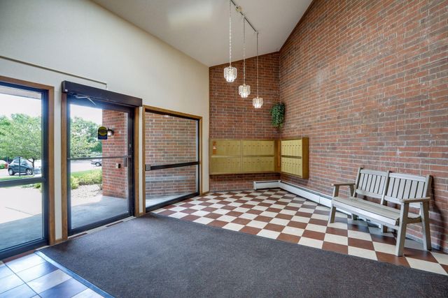 1800 Riverwood Drive 219, Burnsville, MN 55337
