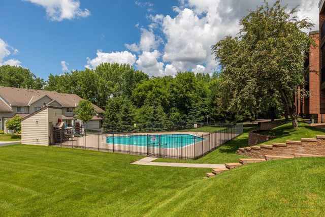1800 Riverwood Drive 219, Burnsville, MN 55337