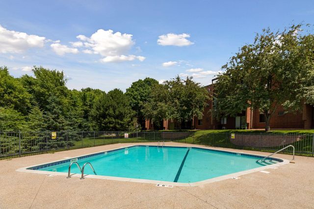 1800 Riverwood Drive 219, Burnsville, MN 55337