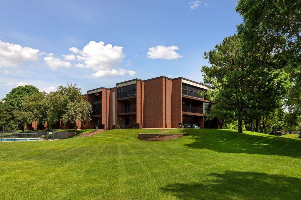 1800 Riverwood Drive 219, Burnsville, MN 55337