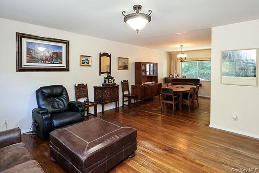 108 Sugar Toms Lane, East Norwich, NY 11732 — photo 2