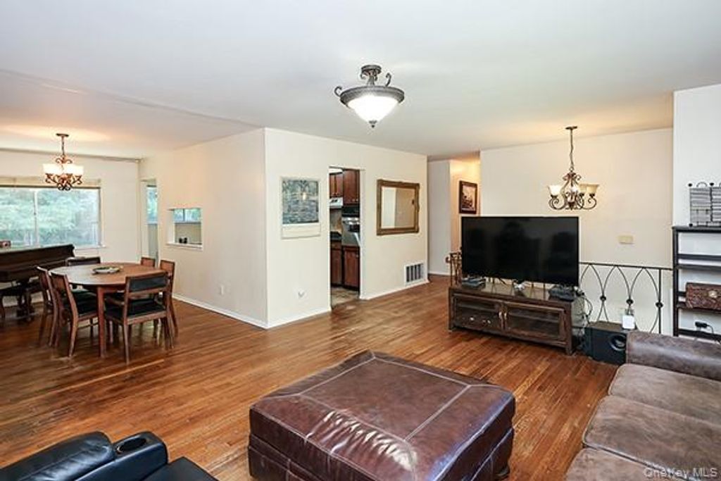 108 Sugar Toms Lane, East Norwich, NY 11732 — photo 3