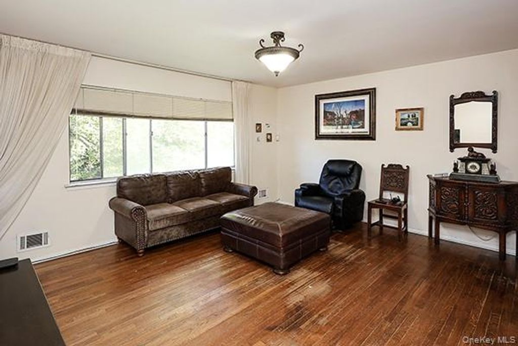108 Sugar Toms Lane, East Norwich, NY 11732 — photo 5