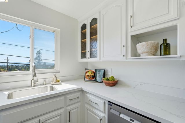 1902 Hoover Ave., Oakland, CA 94602