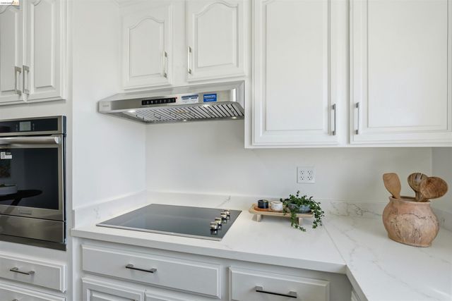 1902 Hoover Ave., Oakland, CA 94602