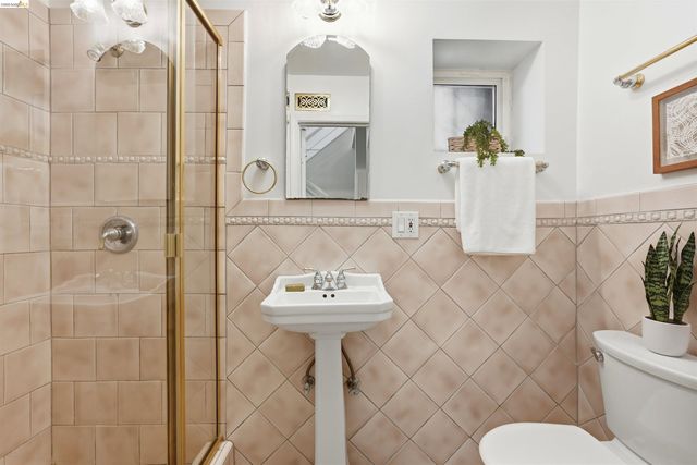 1902 Hoover Ave., Oakland, CA 94602