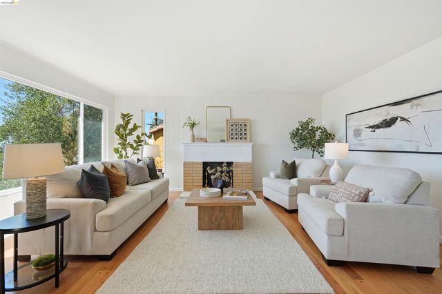 1902 Hoover Ave., Oakland, CA 94602