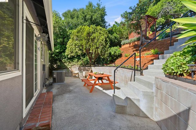 1902 Hoover Ave., Oakland, CA 94602