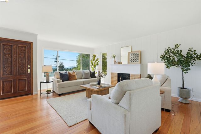 1902 Hoover Ave., Oakland, CA 94602