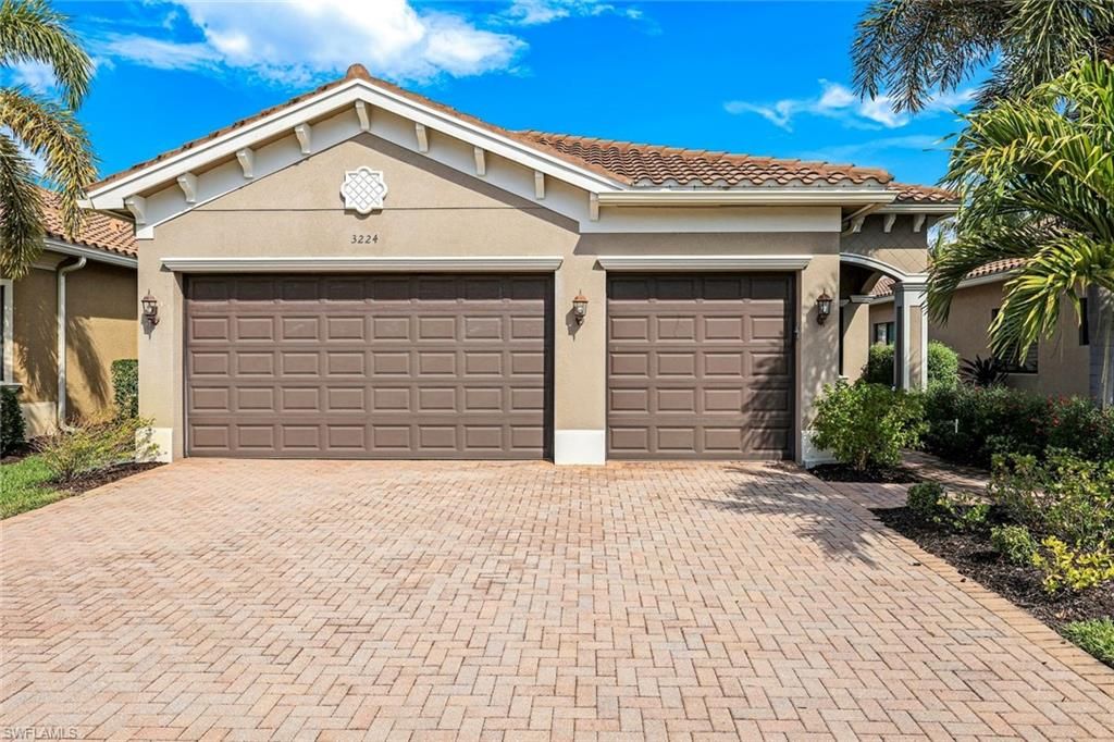 3224 Pacific DR, Naples, FL 34119