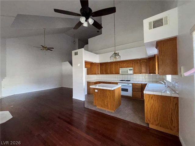 5070 Tara Avenue 113, Las Vegas, NV 89146