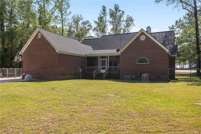 1096 Dean Road, St. Pauls, NC 28384