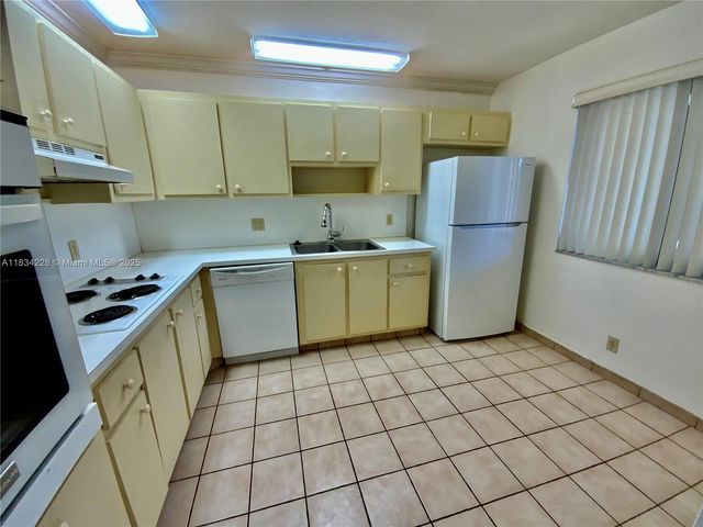417 Lakeview Dr 204, Weston, FL 33326