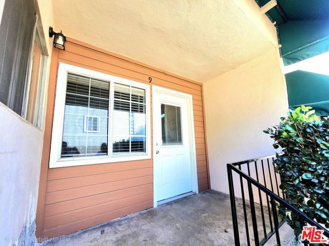 3055 Foothill Boulevard 1, La Crescenta, CA 91214