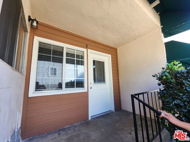 3055 Foothill Boulevard 1, La Crescenta, CA 91214