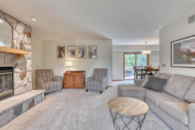 800 Schloemer DRIVE, West Bend, WI 53095