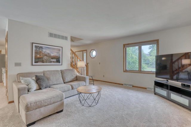 800 Schloemer DRIVE, West Bend, WI 53095