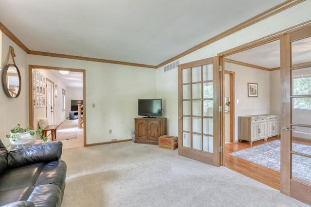 800 Schloemer DRIVE, West Bend, WI 53095