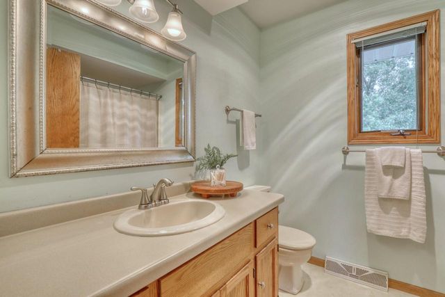 800 Schloemer DRIVE, West Bend, WI 53095