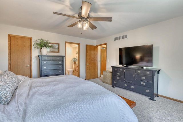 800 Schloemer DRIVE, West Bend, WI 53095