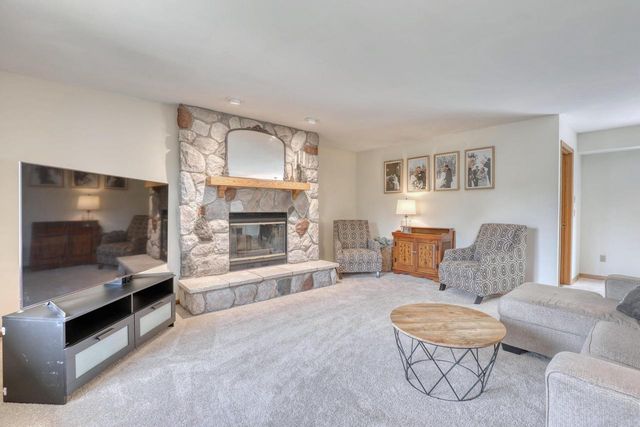 800 Schloemer DRIVE, West Bend, WI 53095