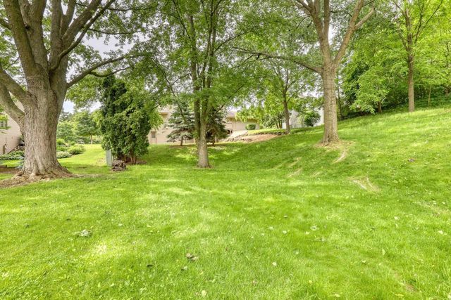800 Schloemer DRIVE, West Bend, WI 53095