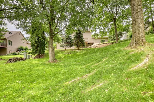 800 Schloemer DRIVE, West Bend, WI 53095