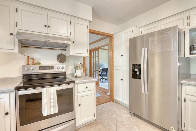 800 Schloemer DRIVE, West Bend, WI 53095
